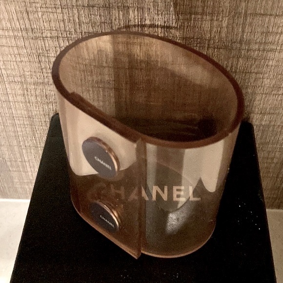 Chanel Vintage Transparent Thick Wide Vinyl Snap Button Bracelet from 2000 - Picture 9 of 11